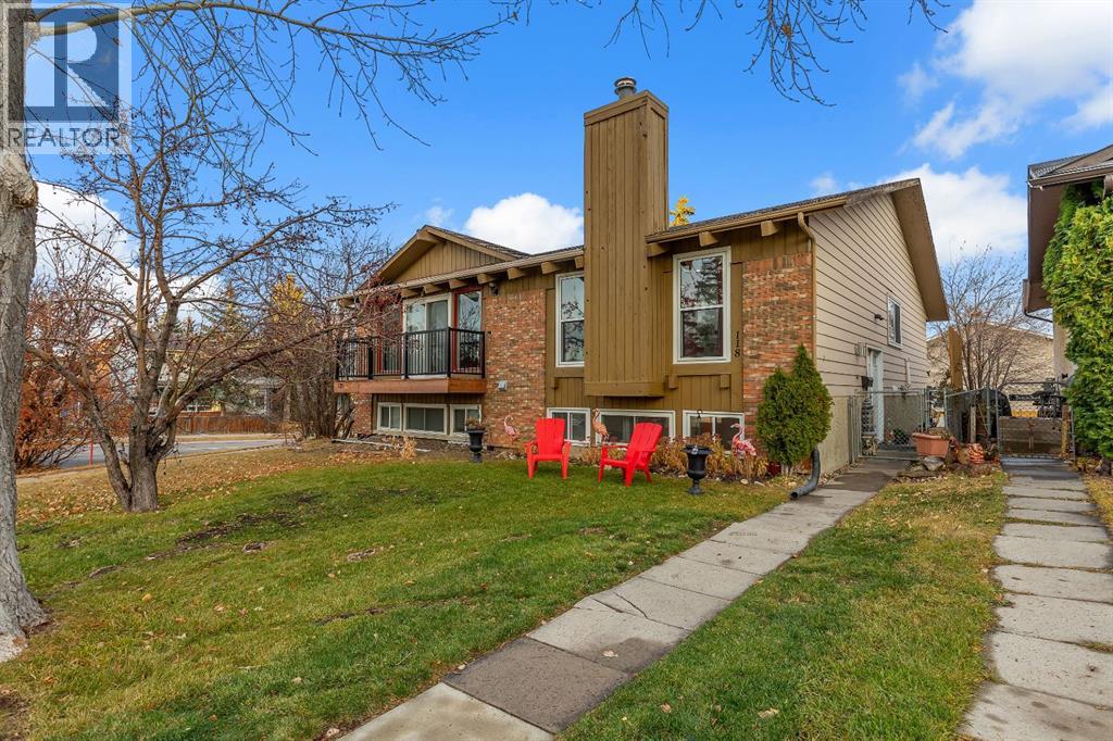 Duplex for Sale in 118 Bermuda Road NW|Calgary, Alberta T3K1G7