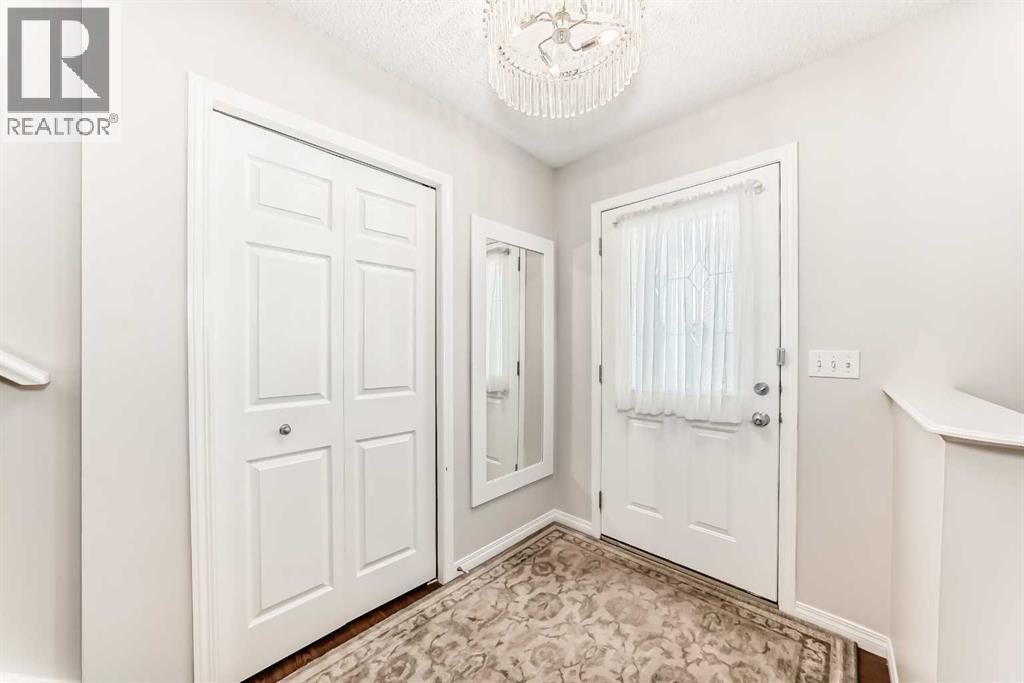 House for Sale in 206 Evansmeade Close NW|Calgary, Alberta T3P1E2 2