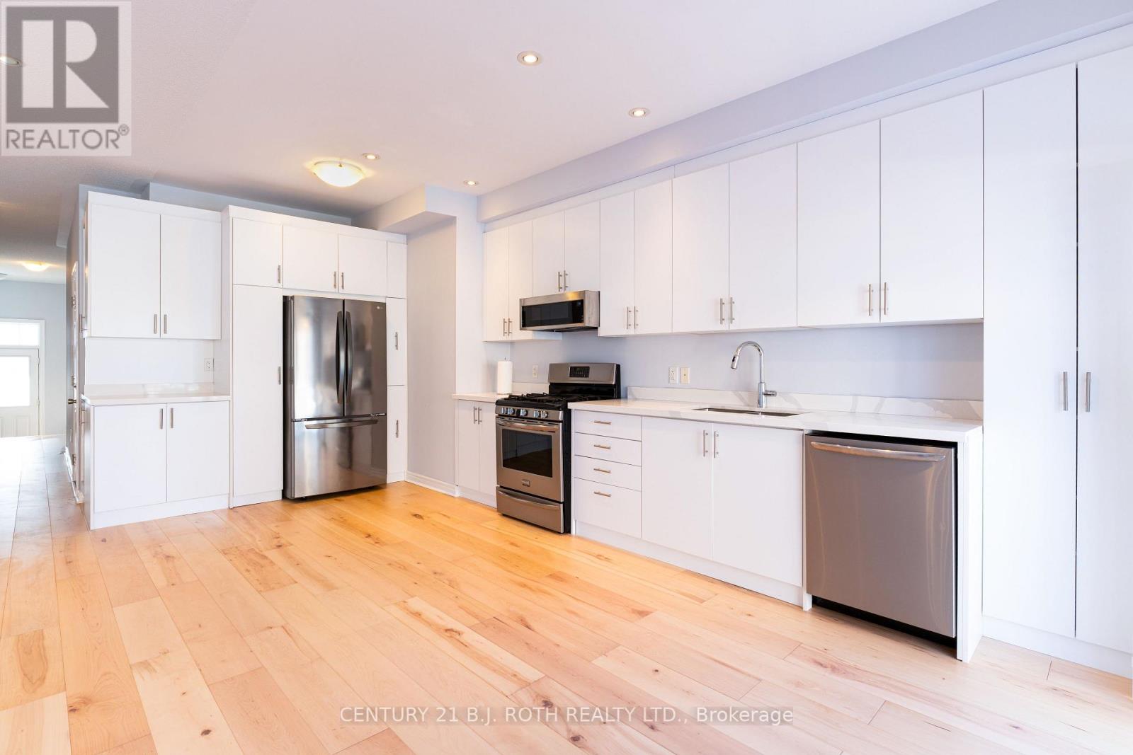 Row / Townhouse for Sale in 3047 EBERLY WOODS DRIVE|Oakville (GO Glenorchy), Ontario L6M0T6 2