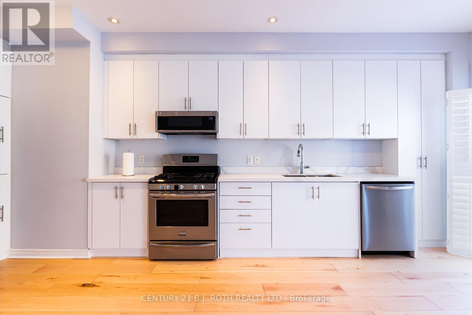 Row / Townhouse for Sale in 3047 EBERLY WOODS DRIVE|Oakville (GO Glenorchy), Ontario L6M0T6 3