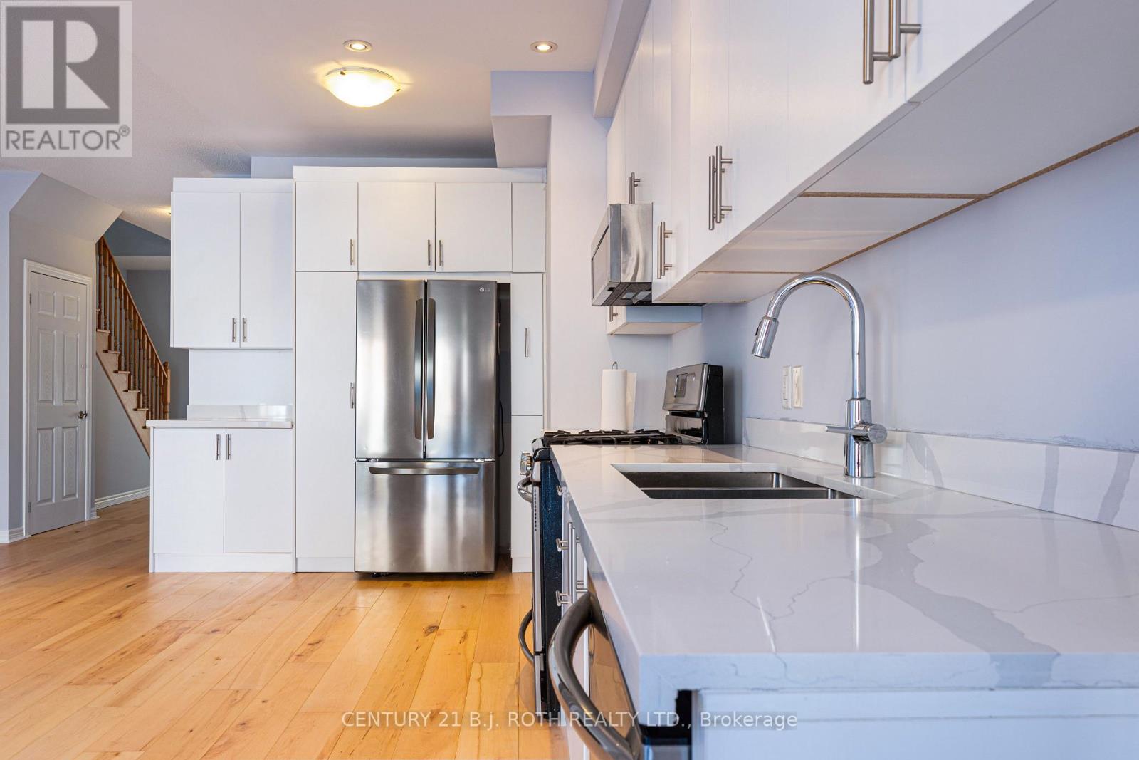 Row / Townhouse for Sale in 3047 EBERLY WOODS DRIVE|Oakville (GO Glenorchy), Ontario L6M0T6 5