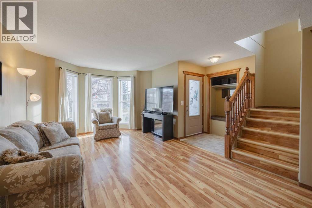 House for Sale in 276 Cramond Close SE|Calgary, Alberta T3M1E2 2