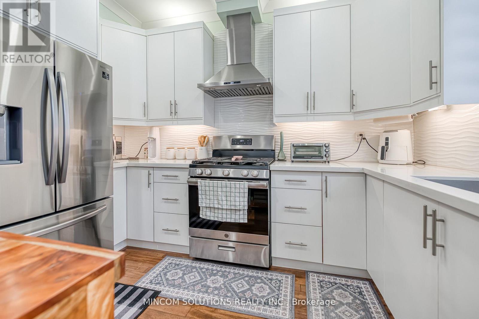 Row / Townhouse for Sale in 194 LAKESHORE ROAD W|Mississauga (Port Credit), Ontario L5H1G6 4