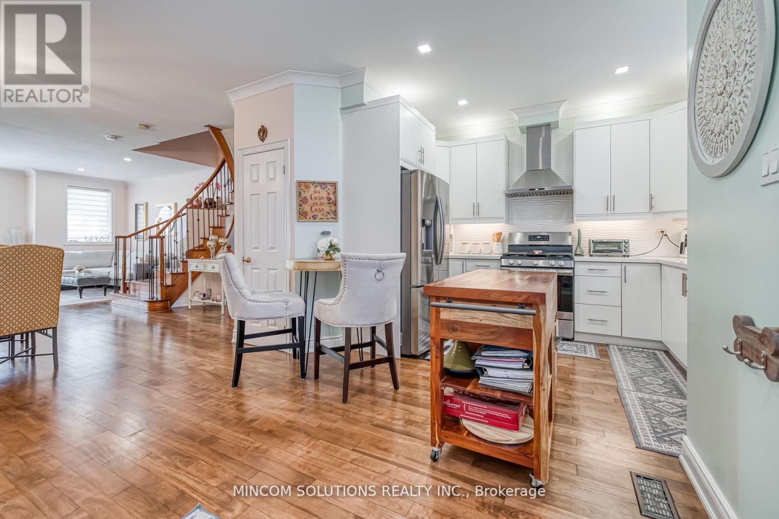 Row / Townhouse for Sale in 194 LAKESHORE ROAD W|Mississauga (Port Credit), Ontario L5H1G6 5