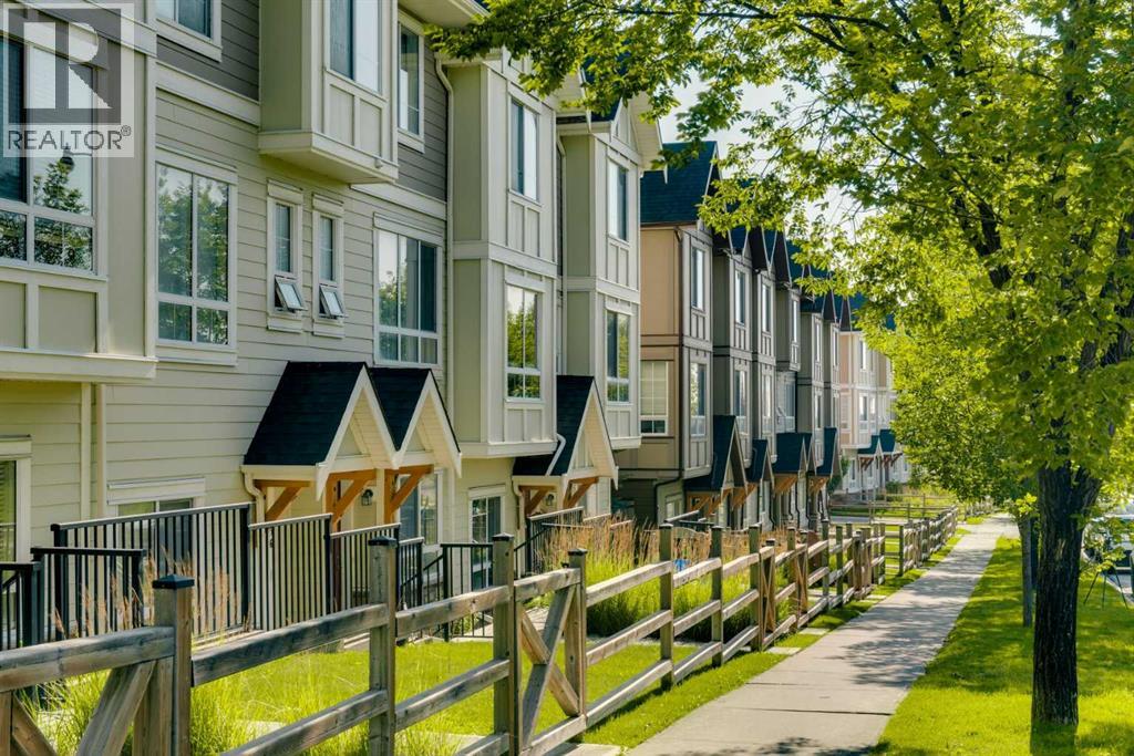 Row / Townhouse for Sale in 958 Sherwood Boulevard NW|Calgary, Alberta T3R0V3 2