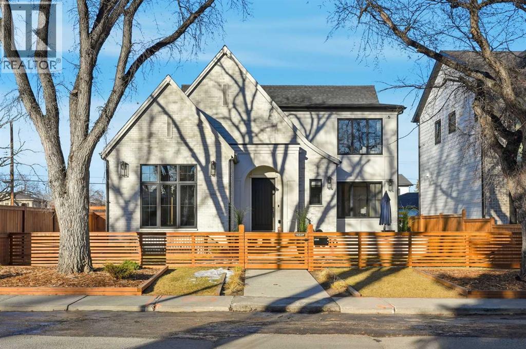 House for Sale in 2040 56 Avenue SW|Calgary, Alberta T3E1M8