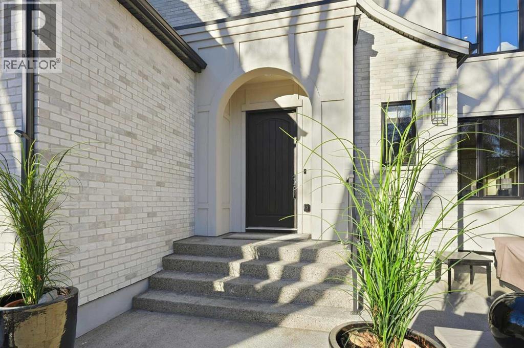 House for Sale in 2040 56 Avenue SW|Calgary, Alberta T3E1M8 2