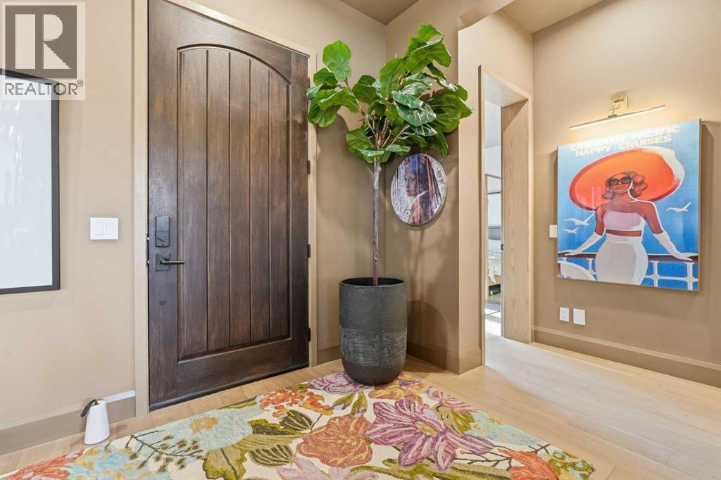 House for Sale in 2040 56 Avenue SW|Calgary, Alberta T3E1M8 3