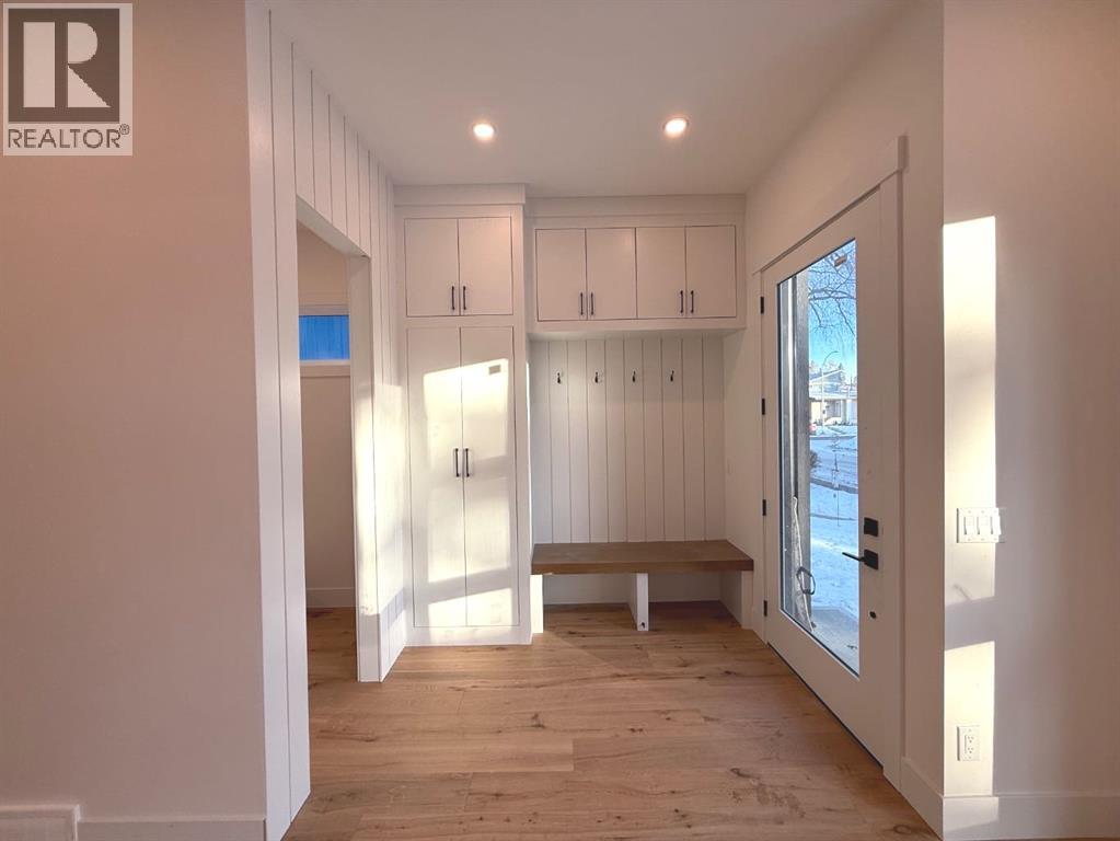 Duplex for Sale in 3511 42 Street SW|Calgary, Alberta T3E3M7 5