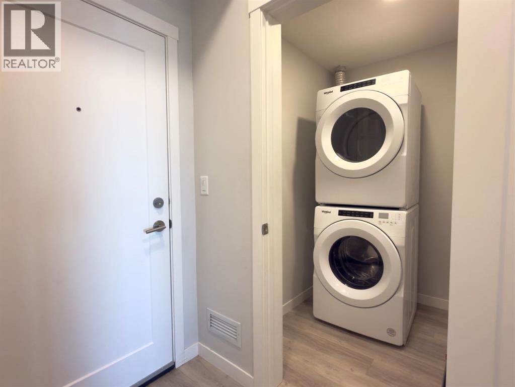 Apartment for Sale in 404, 200 Shawnee Square SW|Calgary, Alberta T2T0T7 4