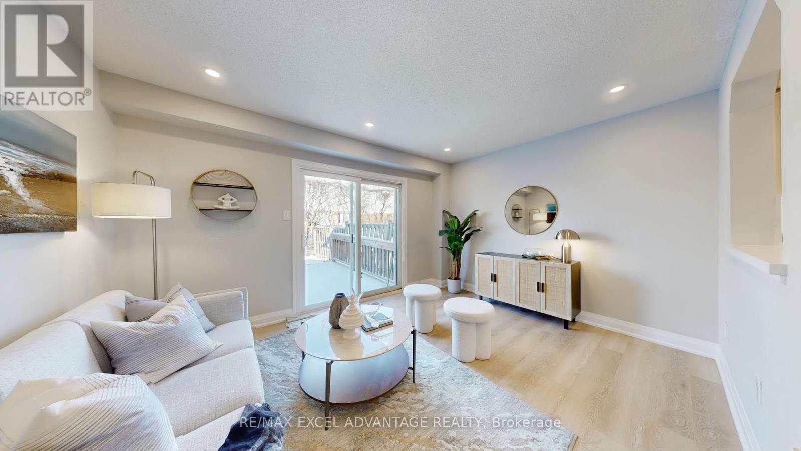 Row / Townhouse for Sale in 12 WOOLISTON CRESCENT|Brampton (Fletcher's West), Ontario L6Y4J3 2