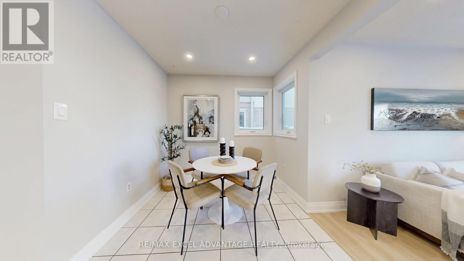 Row / Townhouse for Sale in 12 WOOLISTON CRESCENT|Brampton (Fletcher's West), Ontario L6Y4J3 4