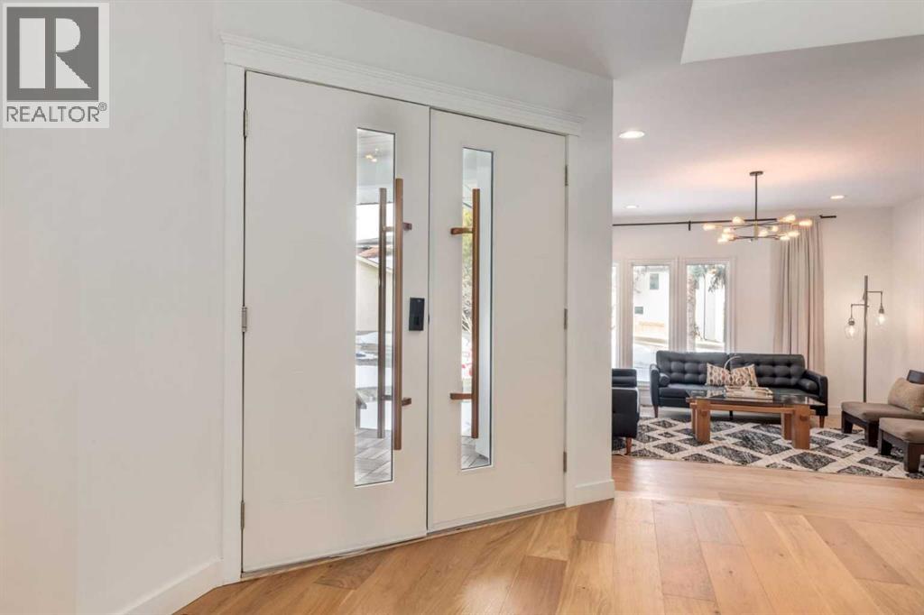 House for Sale in 113 Straddock Terrace SW|Calgary, Alberta T3H2T4 2