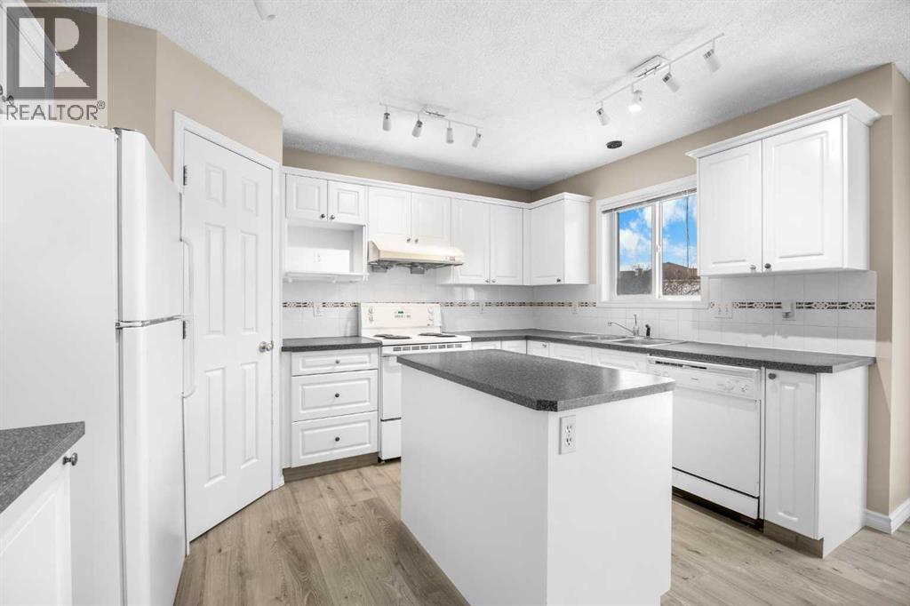 House for Sale in 635 Panorama Hills Drive NW|Calgary, Alberta T3K4V5 4