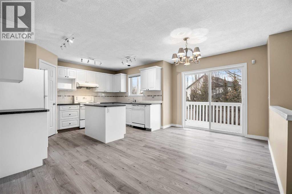 House for Sale in 635 Panorama Hills Drive NW|Calgary, Alberta T3K4V5 2