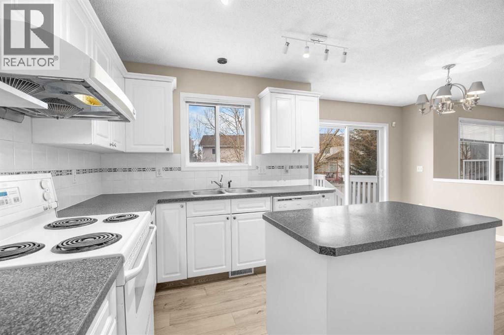 House for Sale in 635 Panorama Hills Drive NW|Calgary, Alberta T3K4V5 5