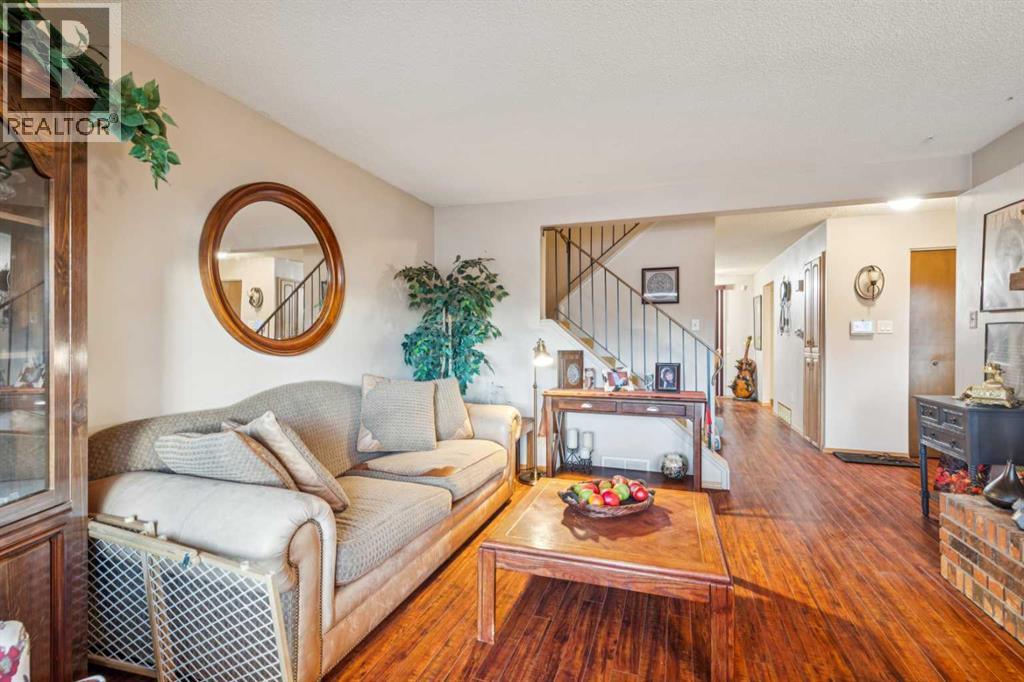 Duplex for Sale in 119 Whiteridge Place NE|Calgary, Alberta T1Y4K2 4