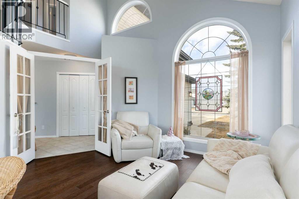 House for Sale in 202 Schooner Close NW|Calgary, Alberta T3L1Y8 3