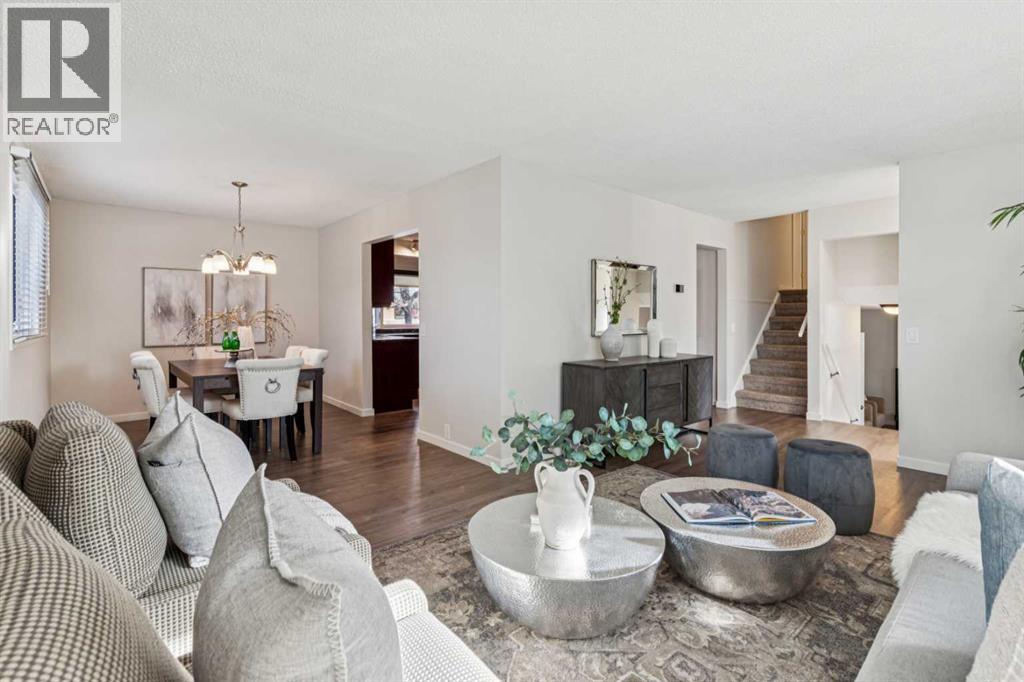 House for Sale in 195 Lake Adams Crescent SE|Calgary, Alberta T2J3N2 5