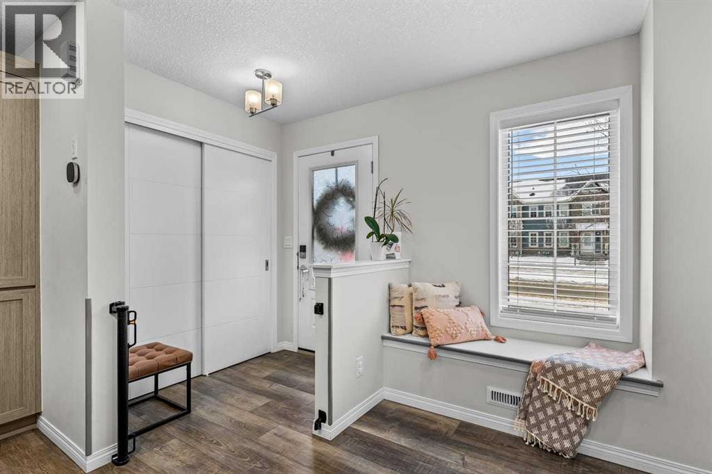 Row / Townhouse for Sale in 51 Yorkville Boulevard SW|Calgary, Alberta T2X4K2 2