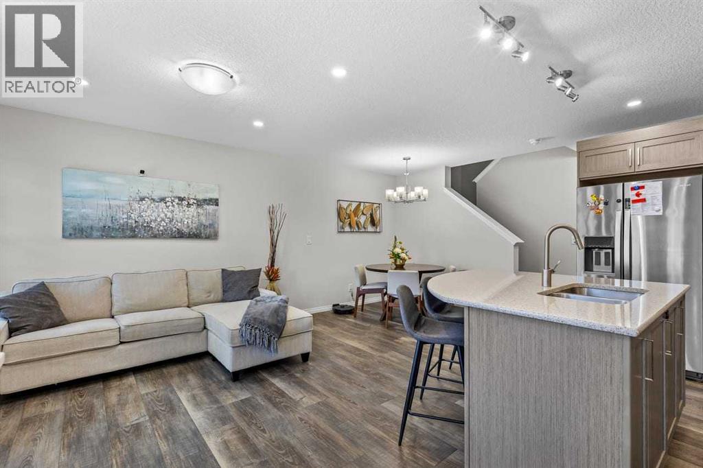 Row / Townhouse for Sale in 51 Yorkville Boulevard SW|Calgary, Alberta T2X4K2 3