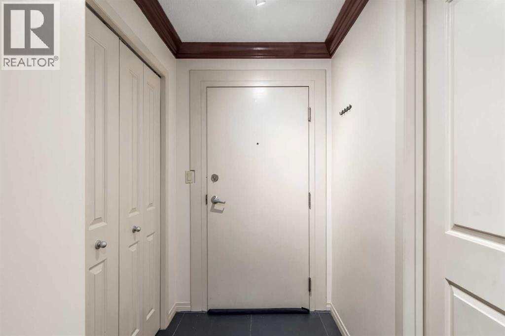 Apartment for Sale in 301, 736 57 Avenue SW|Calgary, Alberta T2V5L1 2