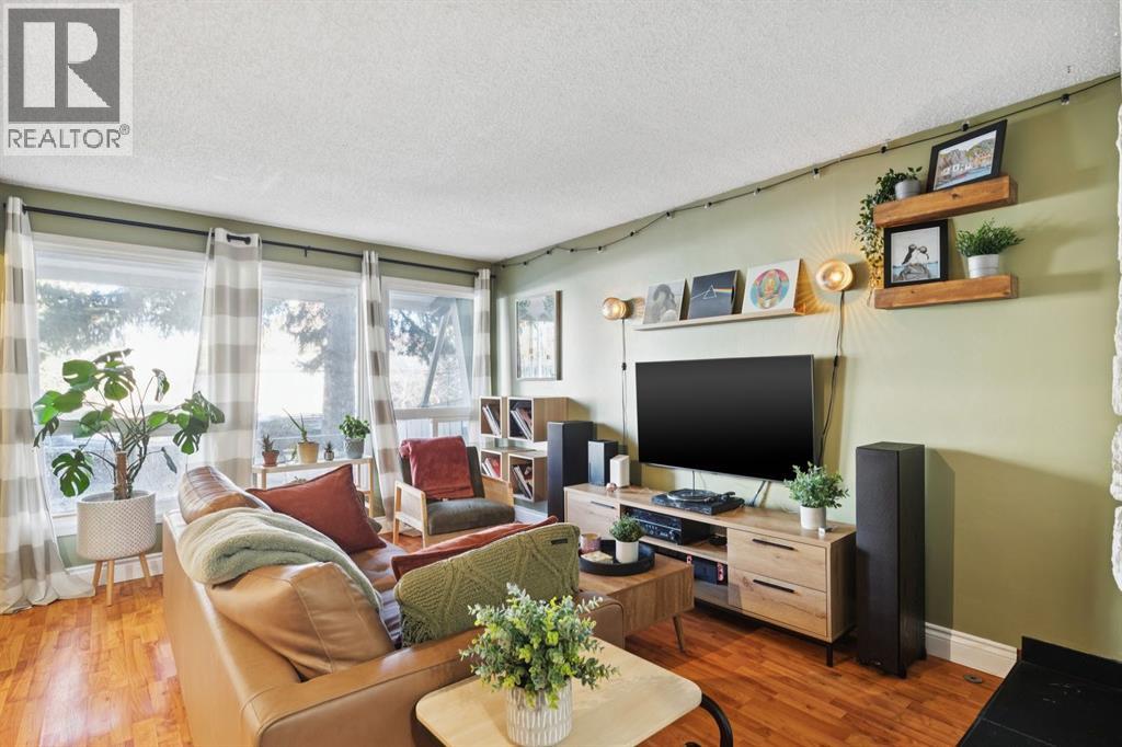 Row / Townhouse for Sale in 3, 5315 53 Avenue NW|Calgary, Alberta T3A2E7 5