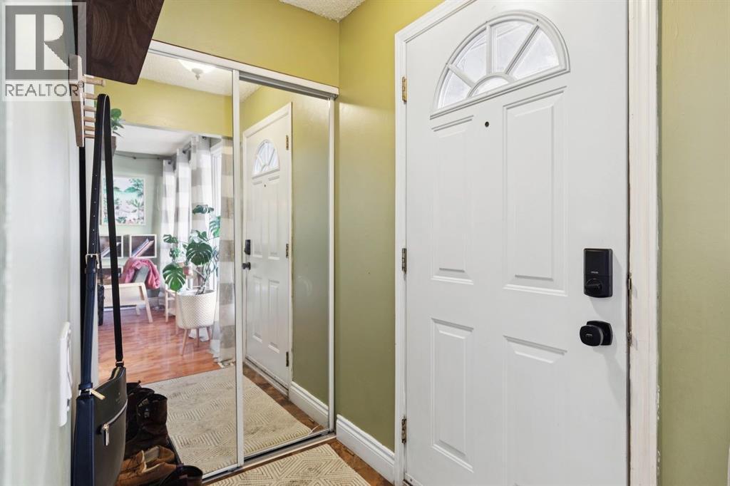 Row / Townhouse for Sale in 3, 5315 53 Avenue NW|Calgary, Alberta T3A2E7 4