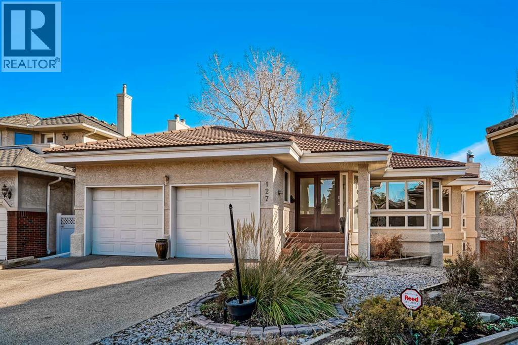 House for Sale in 127 Canterbury Court SW|Calgary, Alberta T2W6C1