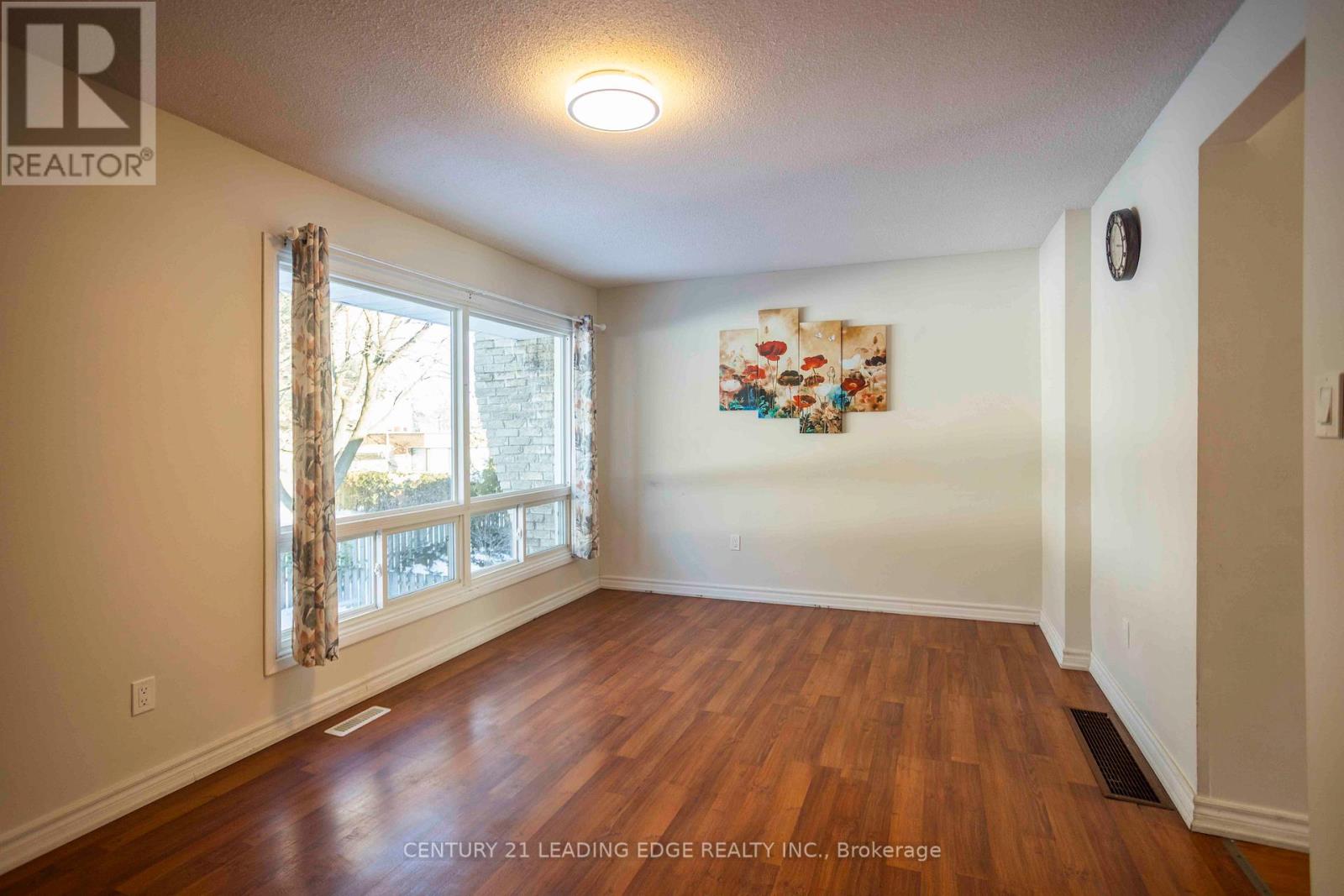 Row / Townhouse for Sale in 15 - 915 INVERHOUSE DRIVE|Mississauga (Clarkson), Ontario L5J4B2 3