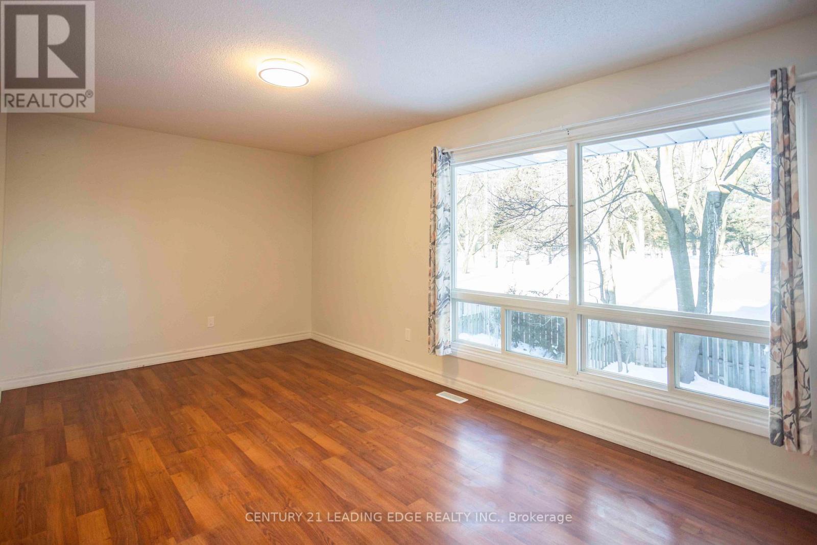 Row / Townhouse for Sale in 15 - 915 INVERHOUSE DRIVE|Mississauga (Clarkson), Ontario L5J4B2 5