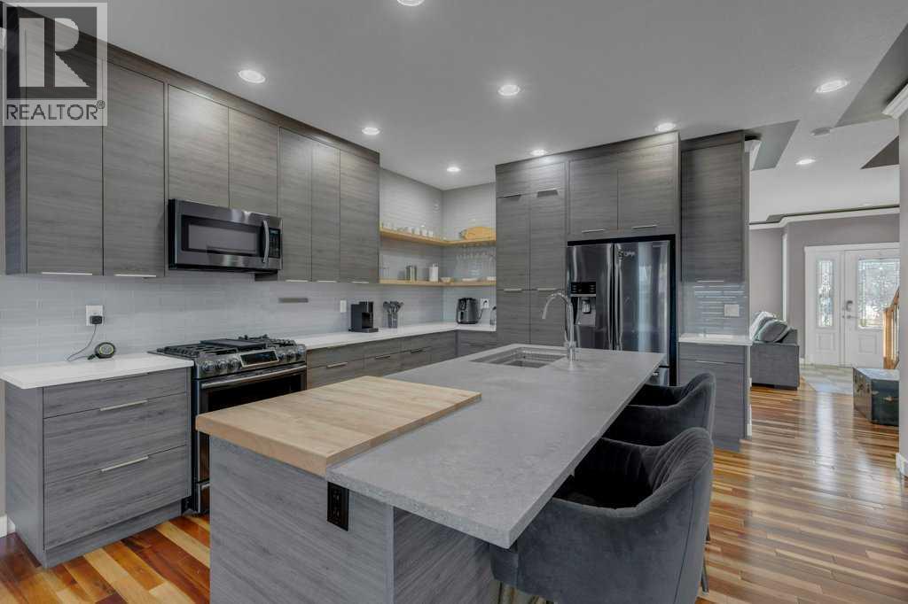 Duplex for Sale in 7314 34 Avenue NW|Calgary, Alberta T3B1N4 2