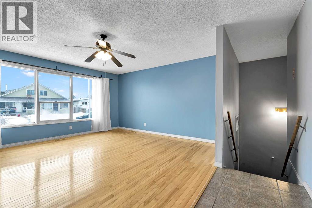 Duplex for Sale in 111 Dovertree Place SE|Calgary, Alberta t2b2k3 4