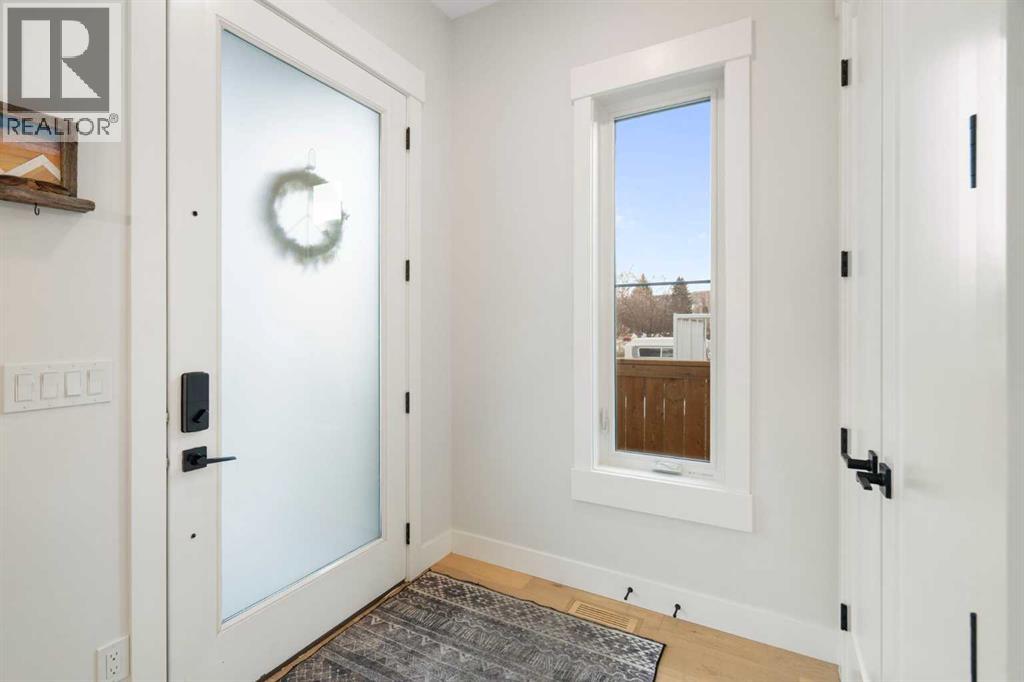 Duplex for Sale in 4633 82 Street NW|Calgary, Alberta T3B2P8 2