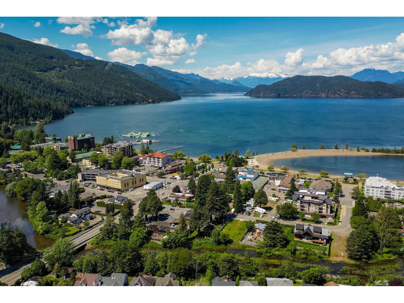 For sale: 260 CEDAR AVENUE, Harrison Hot Springs, Harrison Hot Springs ...