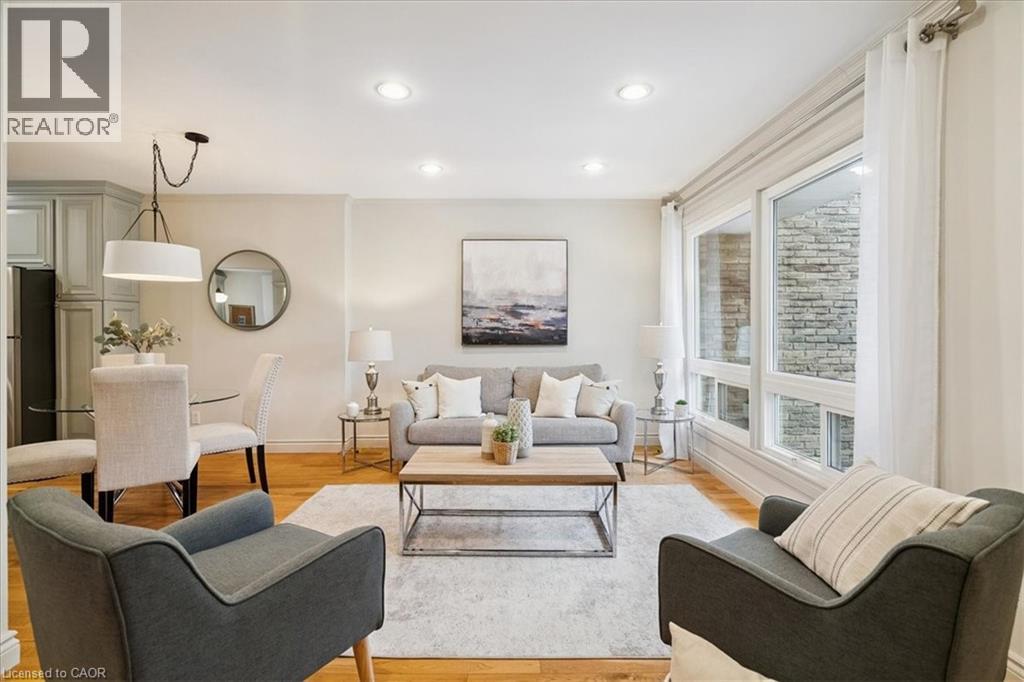 Row / Townhouse for Sale in 915 INVERHOUSE Drive Unit# 80|Mississauga, Ontario L5J4B2 5