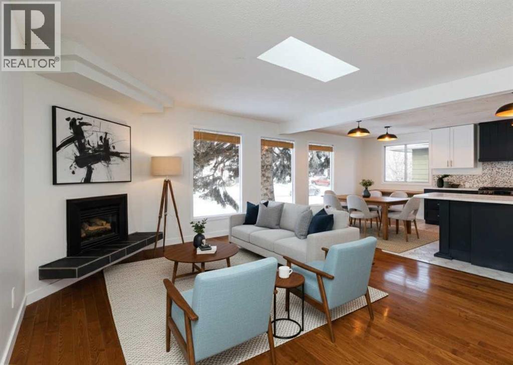 House for Sale in 256 Queen Tamara Way SE|Calgary, Alberta T2J4E7 4