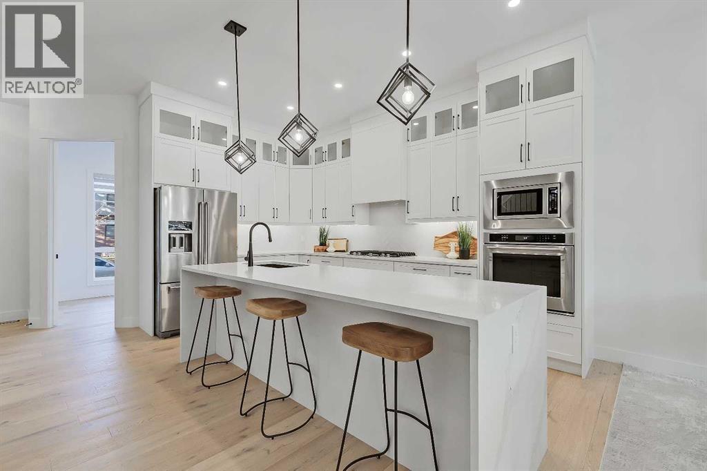 Duplex for Sale in 911 22 Avenue NW|Calgary, Alberta T2M1P5 2