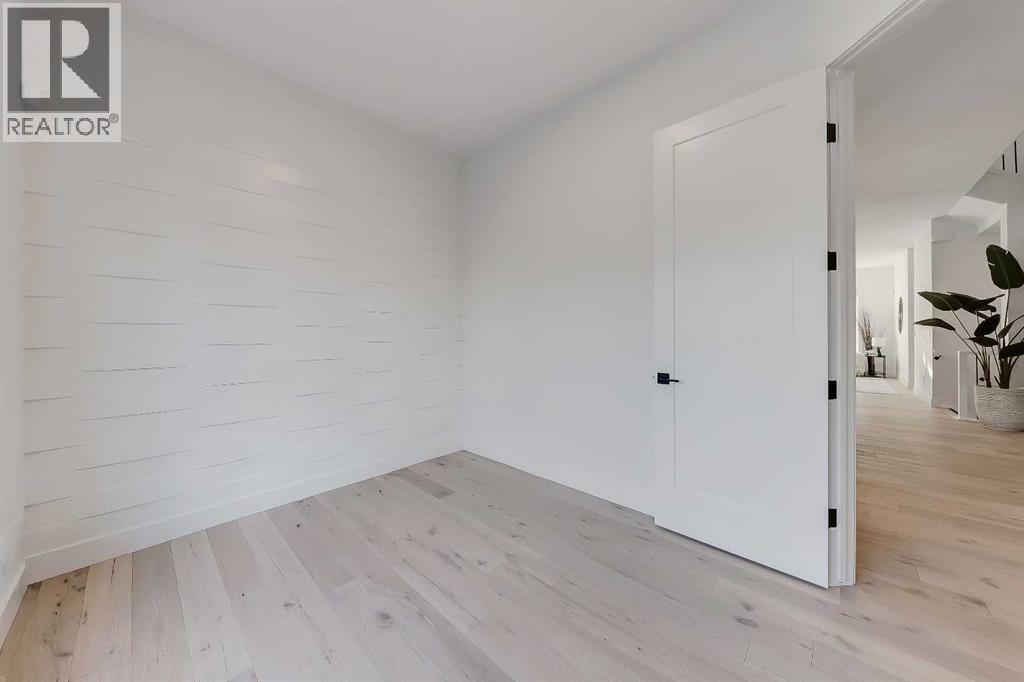 Duplex for Sale in 911 22 Avenue NW|Calgary, Alberta T2M1P5 5