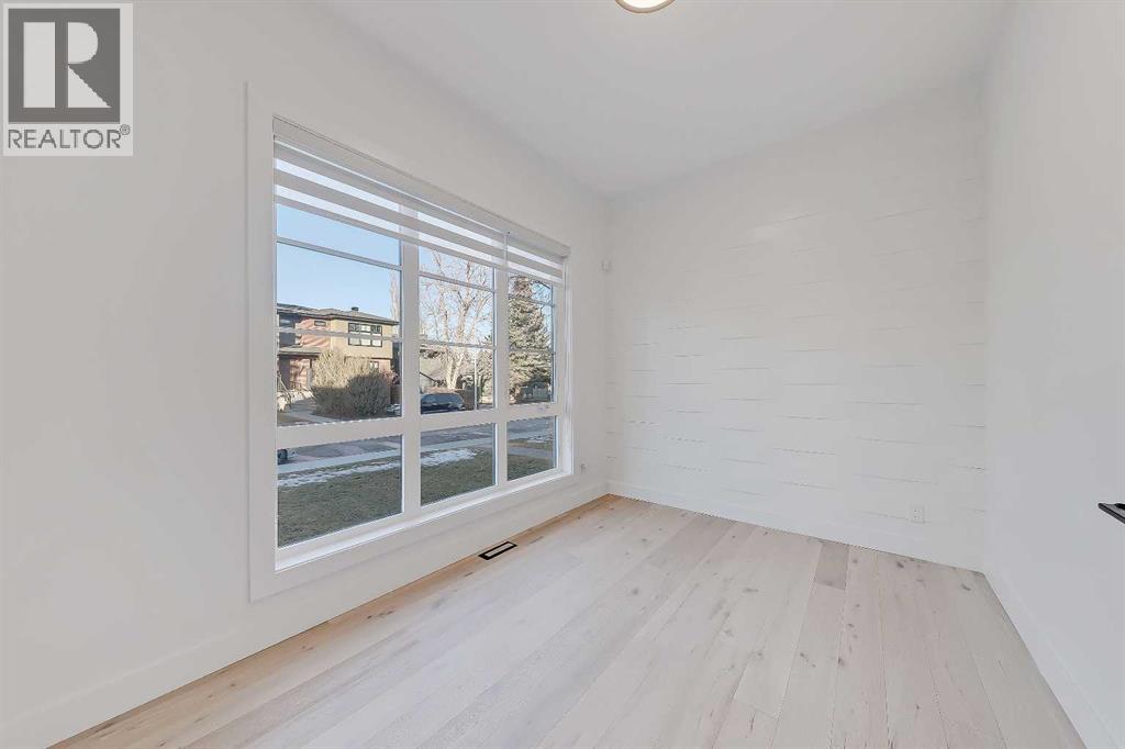 Duplex for Sale in 911 22 Avenue NW|Calgary, Alberta T2M1P5 4