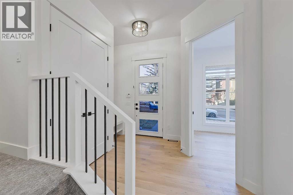 Duplex for Sale in 911 22 Avenue NW|Calgary, Alberta T2M1P5 3