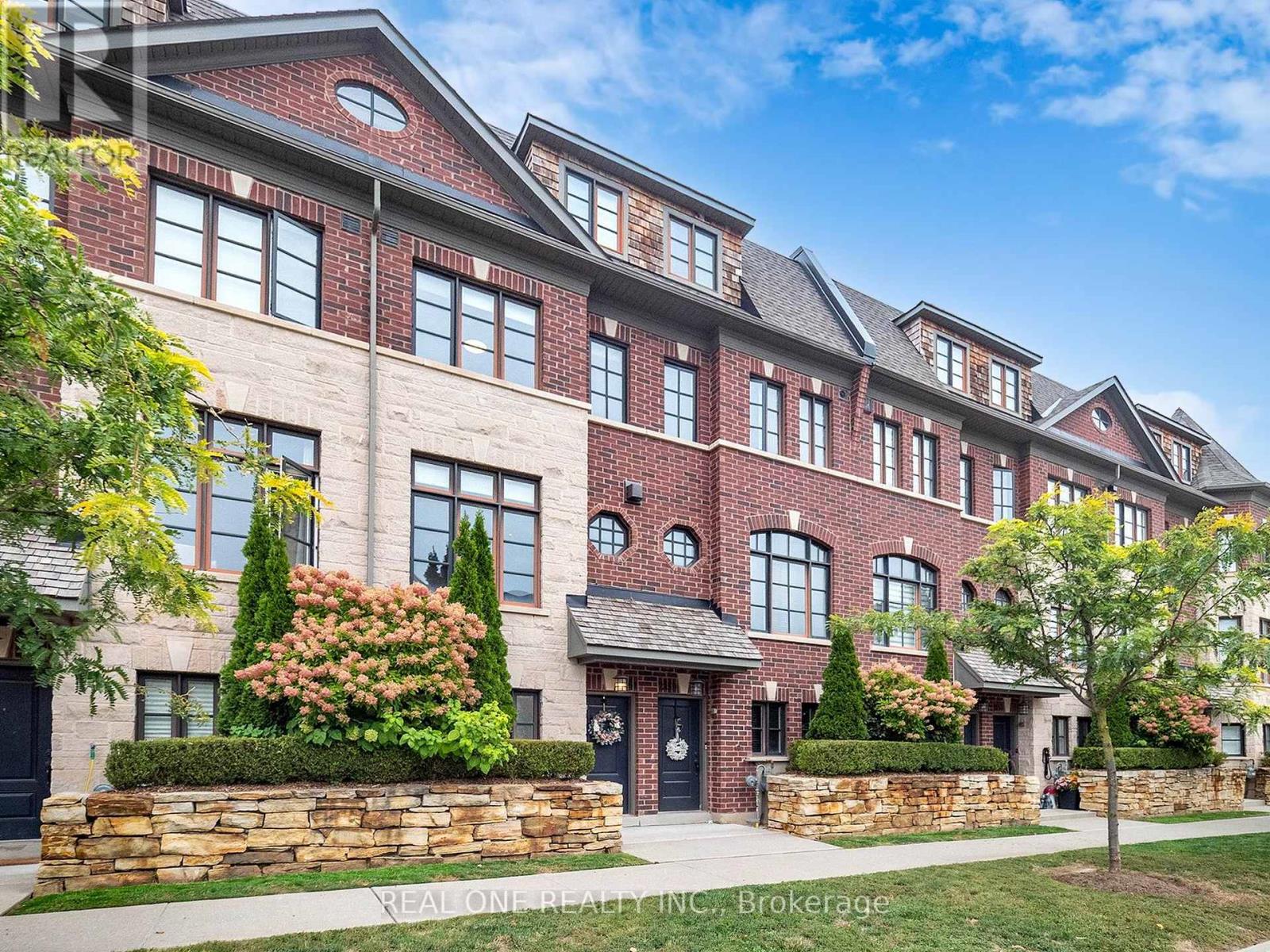 Row / Townhouse for Sale in 2161 LILLYKIN STREET|Oakville (RO River Oaks), Ontario L6H0N2