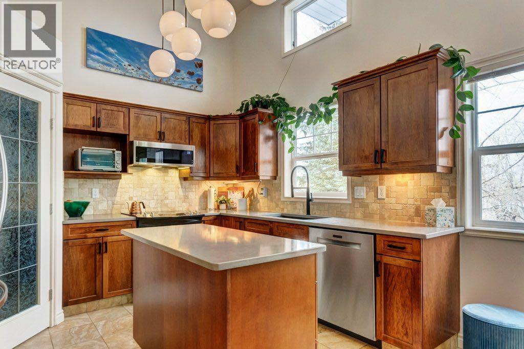 Row / Townhouse for Sale in 105 Inglewood Grove SE|Calgary, Alberta T2G5R4 5