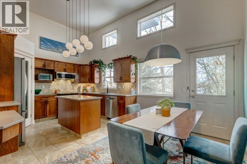 Row / Townhouse for Sale in 105 Inglewood Grove SE|Calgary, Alberta T2G5R4 3