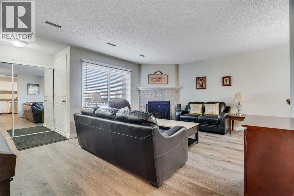 Row / Townhouse for Sale in 71 Cedar Springs Gardens SW|Calgary, Alberta T2W5J9 4