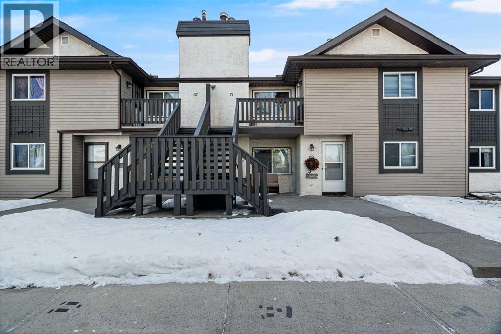 Row / Townhouse for Sale in 71 Cedar Springs Gardens SW|Calgary, Alberta T2W5J9 2