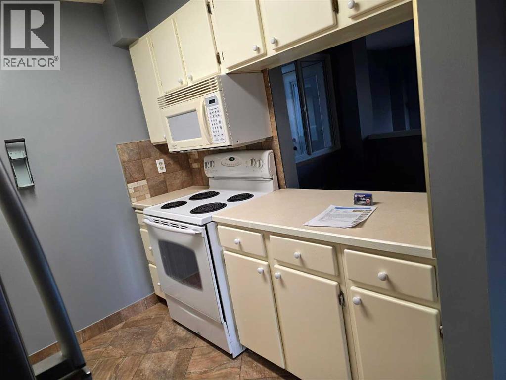 Apartment for Sale in 324, 860 Midridge Drive SE|Calgary, Alberta T2X1K1 2