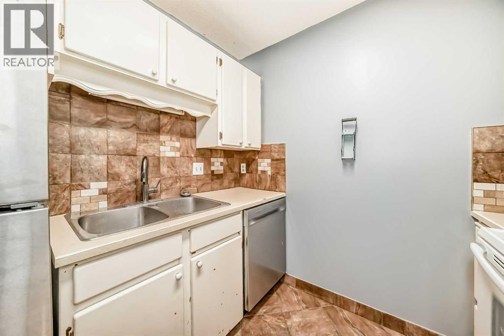 Apartment for Sale in 324, 860 Midridge Drive SE|Calgary, Alberta T2X1K1 4