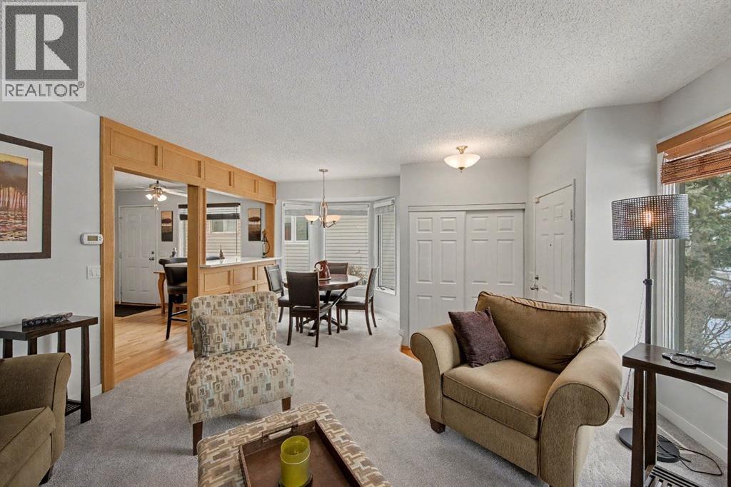 House for Sale in 34 Woodglen Crescent SW|Calgary, Alberta T2W4Y8 5