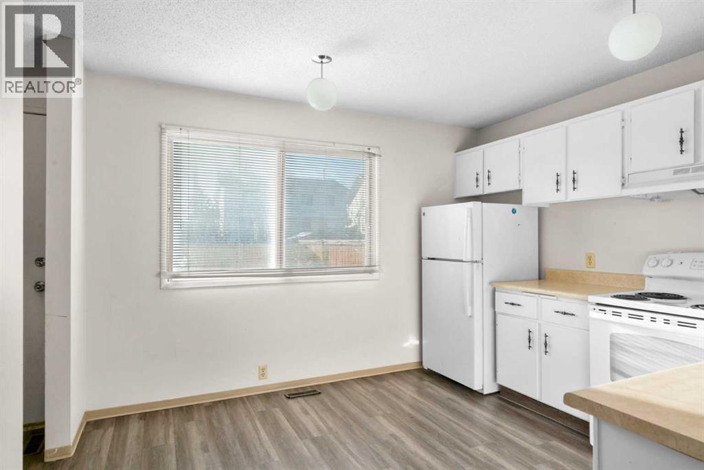 Duplex for Sale in 69 Castlebrook Way NE|Calgary, Alberta T3J2A7 5